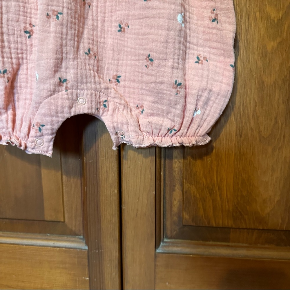 Disney Baby peach one piece romper - 12 months - Picture 5 of 10